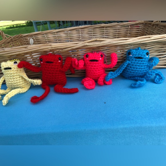 (Random bundle of 5) Leggy frog keychains - Picture 2 of 4
